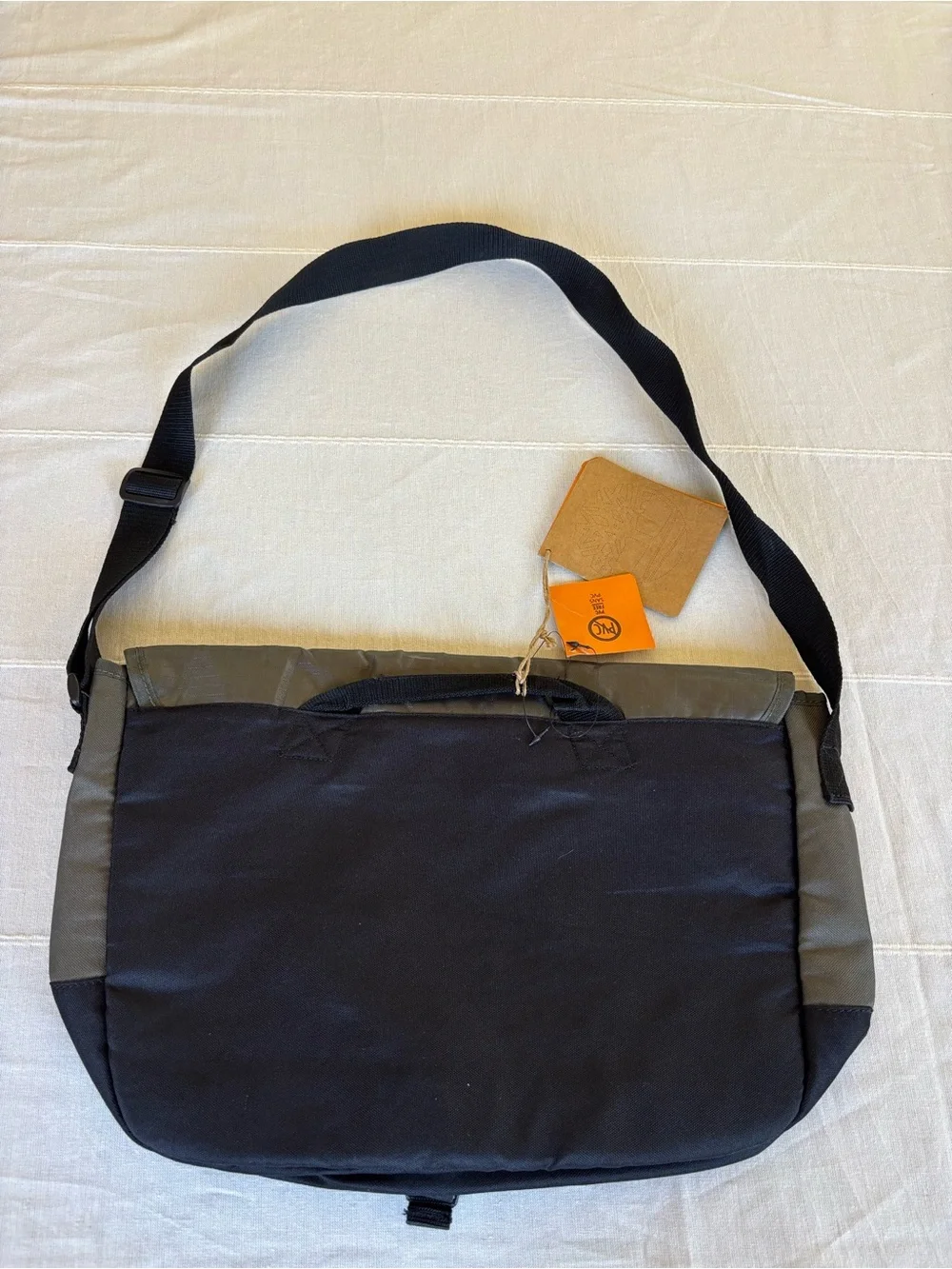 NWT Timberland Twin Mountain Messenger Bag 17” Laptop Burnt Olive crossbody